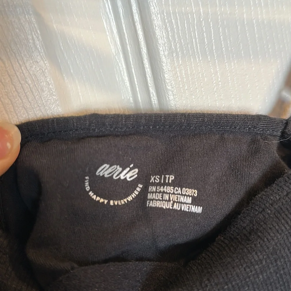Aerie NWT black tank top with cinched sides, inner bra, women’s XS - Picture 3 of 7